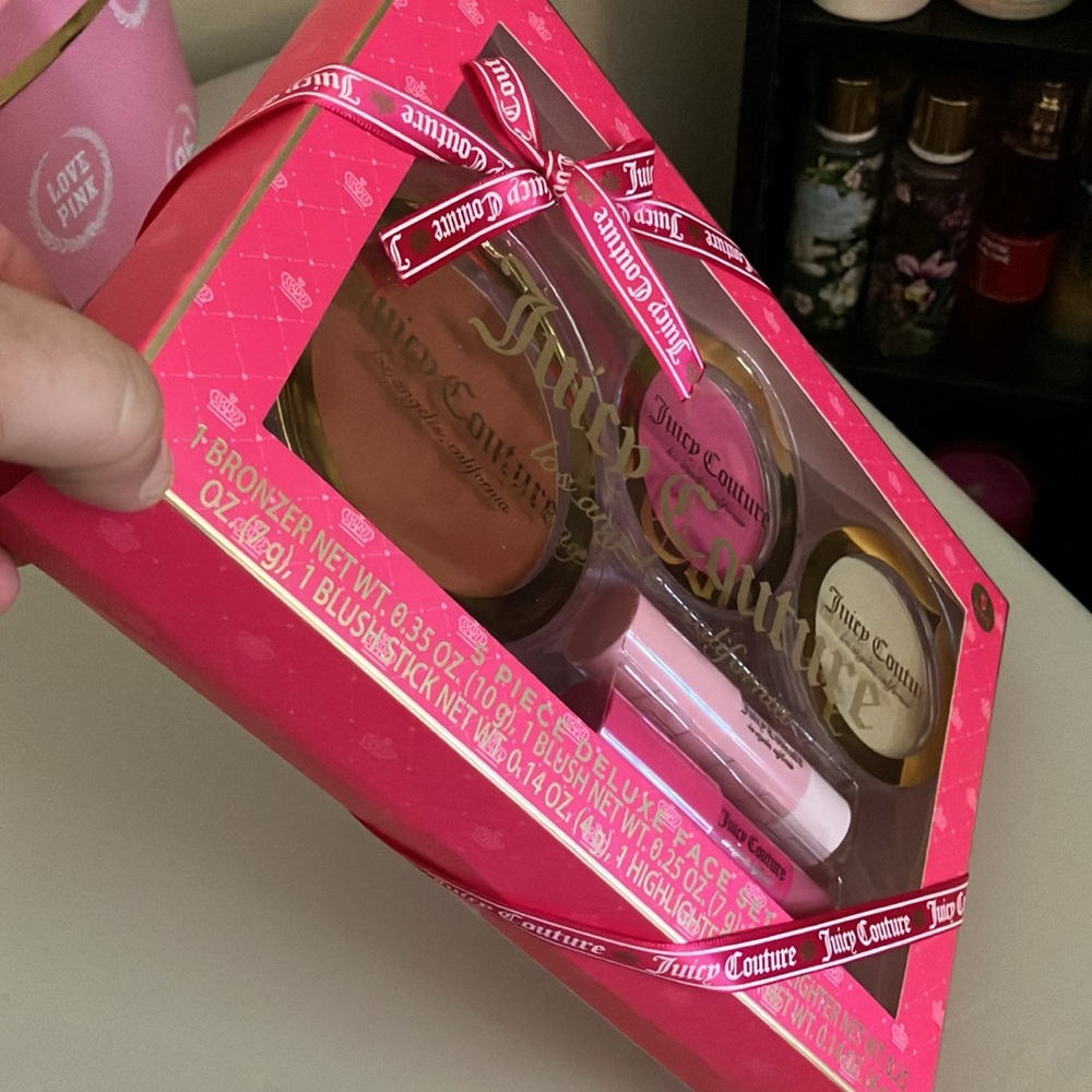 💋Juicy Couture gift wrapped makeup set NWT - Picture 3 of 11